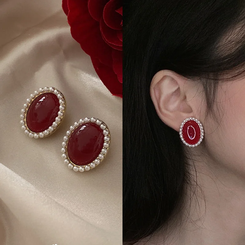 Oval PEARLRED (Cushion Ear Clip)