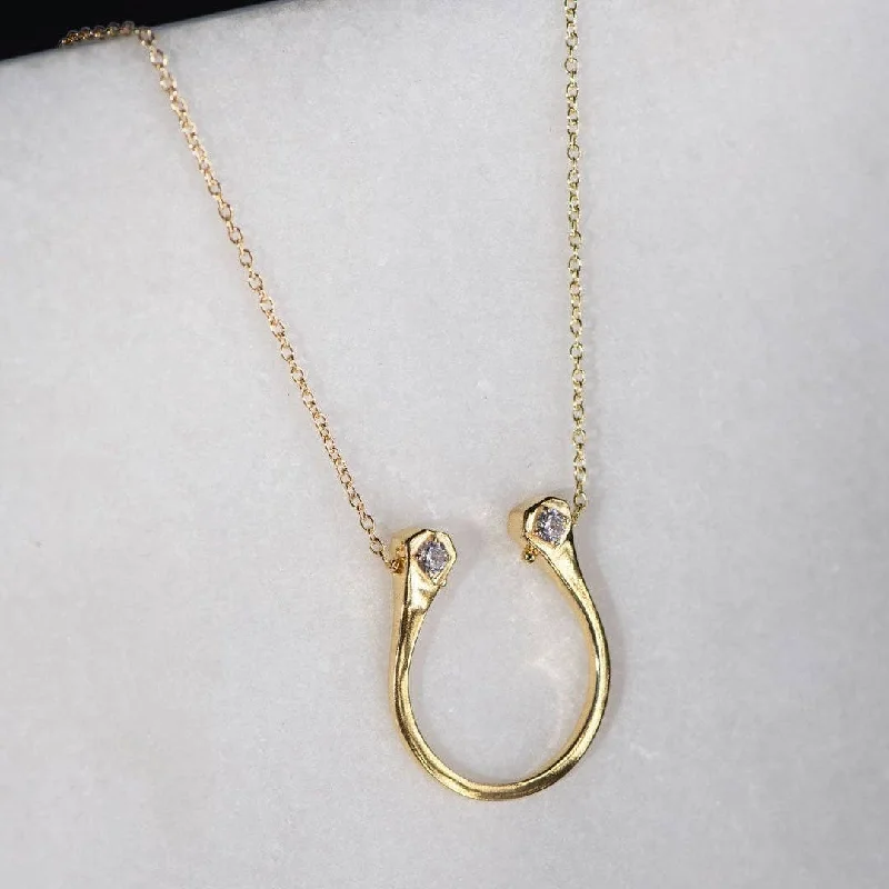 Elegant Necklace for Evening-Charmed Horseshoe Necklace - Gold