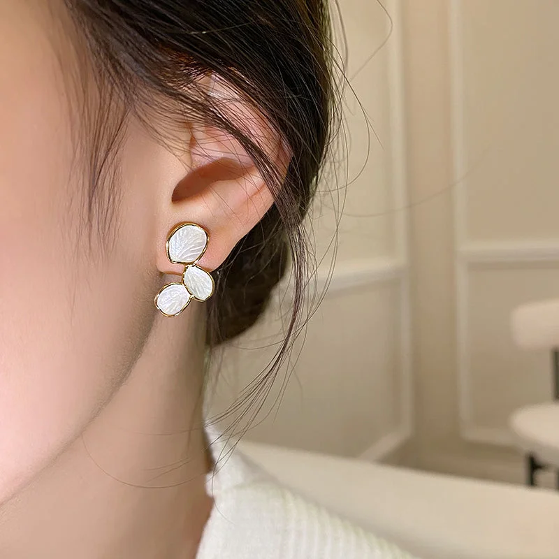 Moon Shaped Earrings-1 Pair Sweet Flower Asymmetrical Plating Inlay Alloy Rhinestones Gold Plated Ear Studs