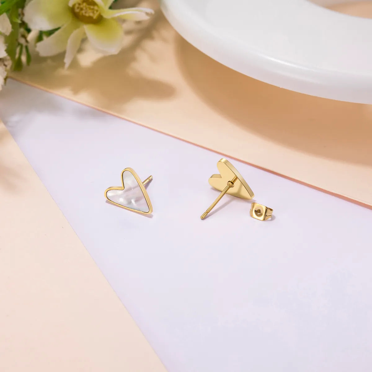 Antique Style Earrings-1 Pair Simple Style Heart Shape Plating Inlay Stainless Steel Shell Gold Plated Ear Studs