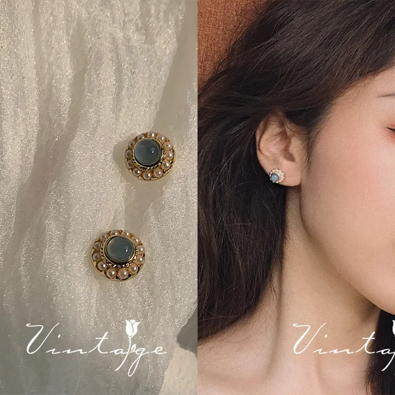 Blue Moon Valley (Cushion Ear Clip)