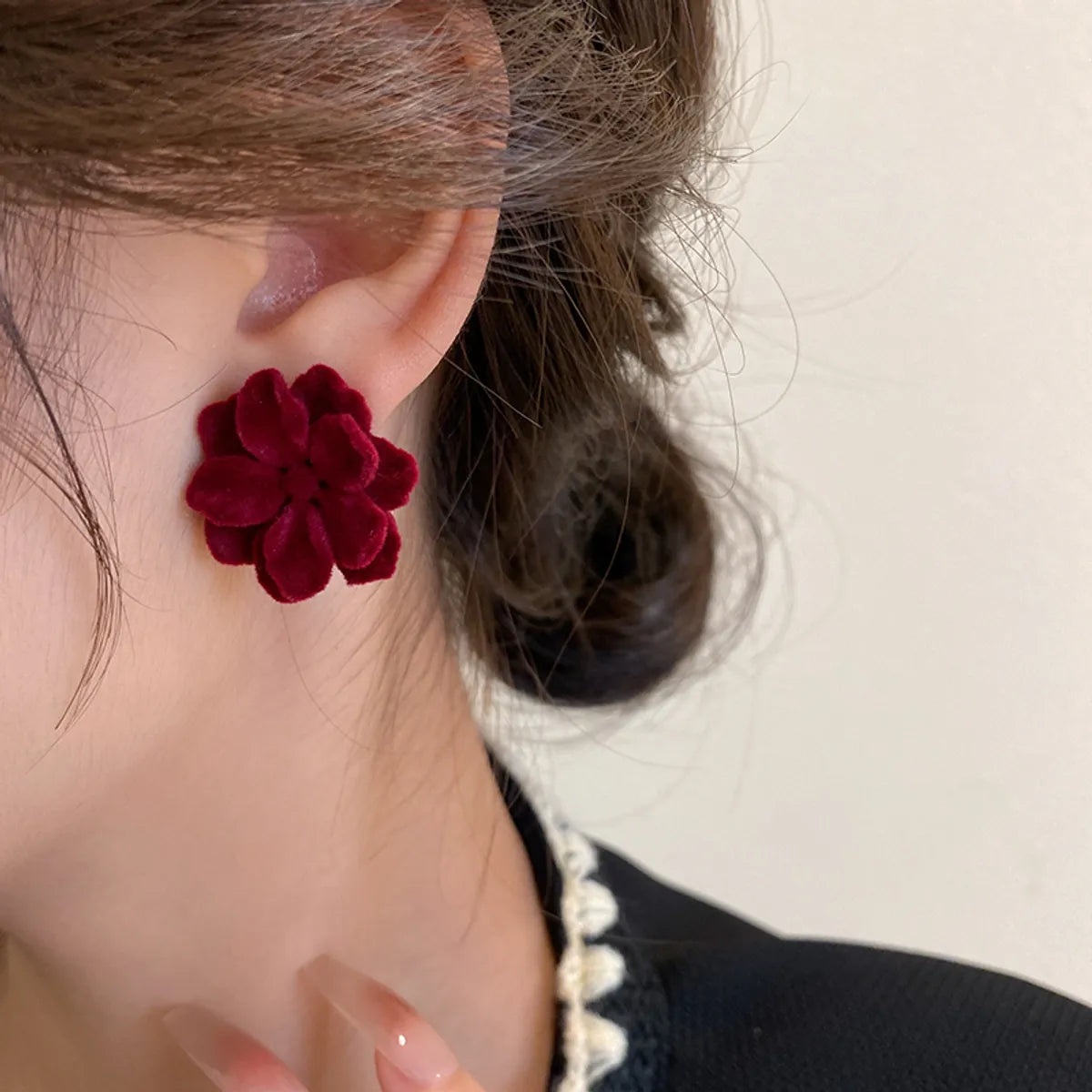 Trendy Dangle Earrings-Retro Flower Flocking Three-dimensional Women's Ear Studs 1 Pair