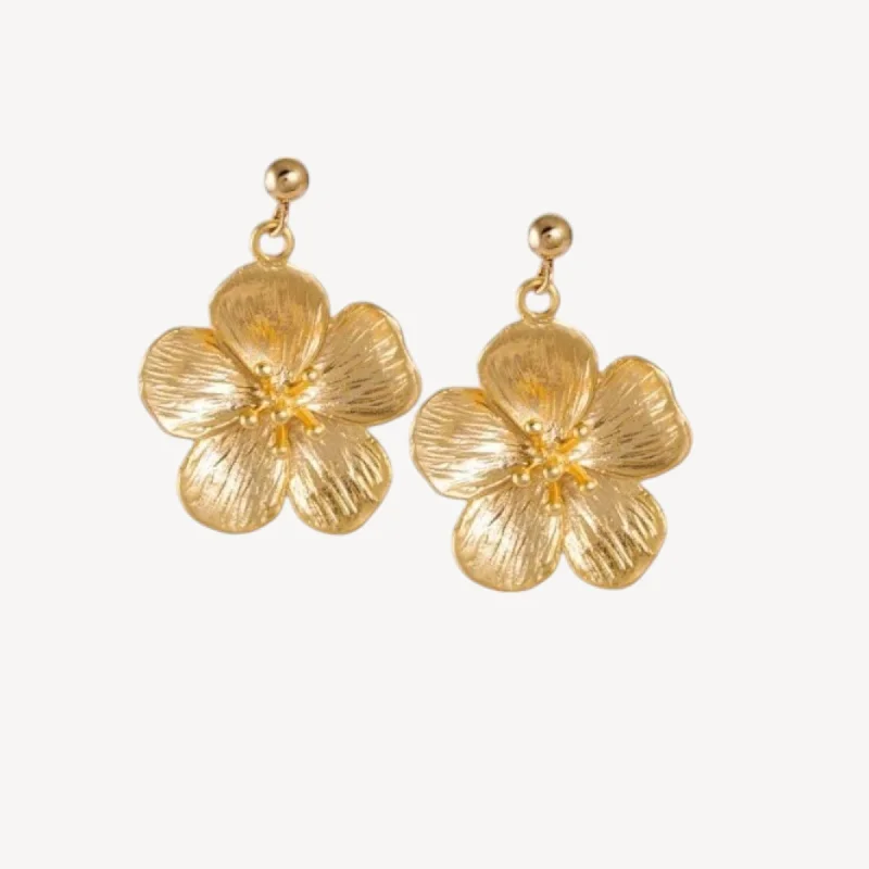 Statement Earrings for Weddings-Dainty Gold Flower Earrings