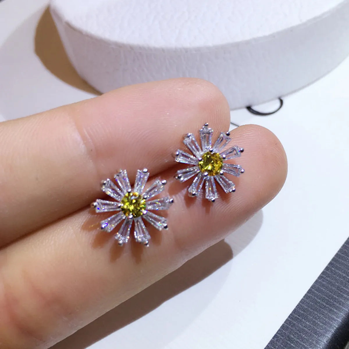 Beautiful Drop Earrings-1 Pair Simple Style Daisy Plating Inlay Copper Zircon 18k Gold Plated Ear Studs