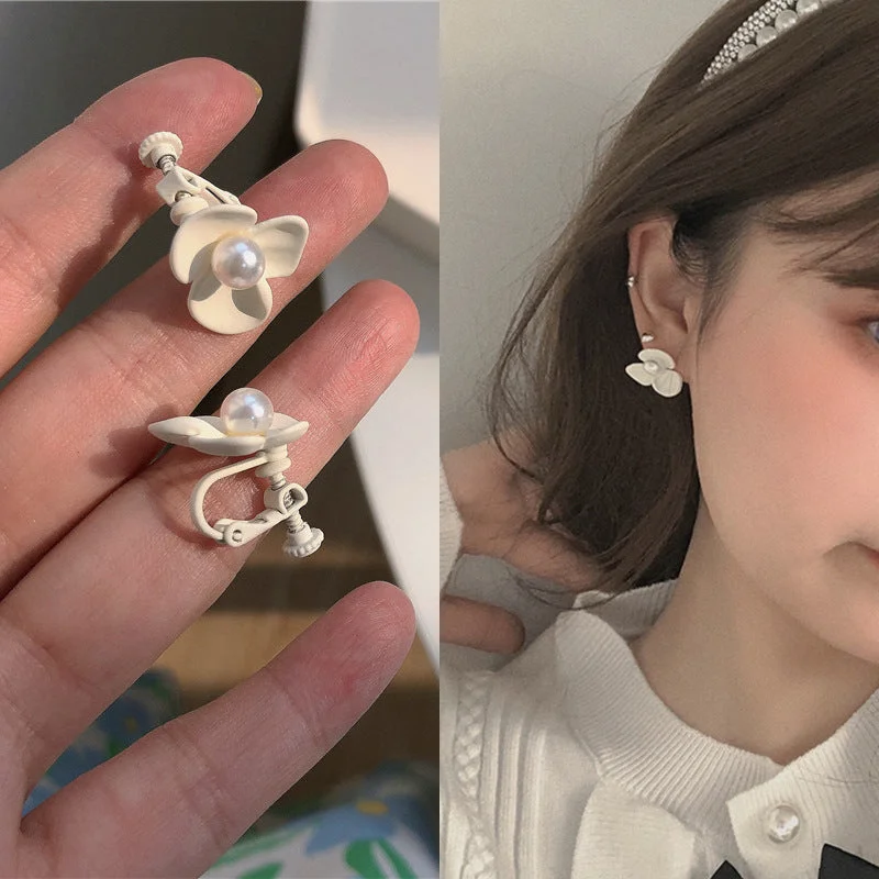 Super Fairy White Flowers (Cushion Ear Clip)