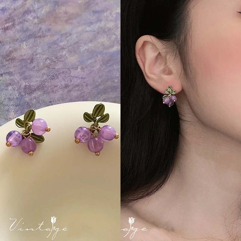 Grape Manor (Cushion Ear Clip)